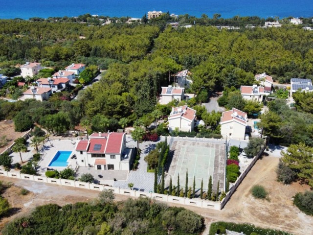 Llogara Luxusvilla zum Verkauf in fantastischer Lage in Alsancak und in 2 Hektar freistehendem Land! ** 