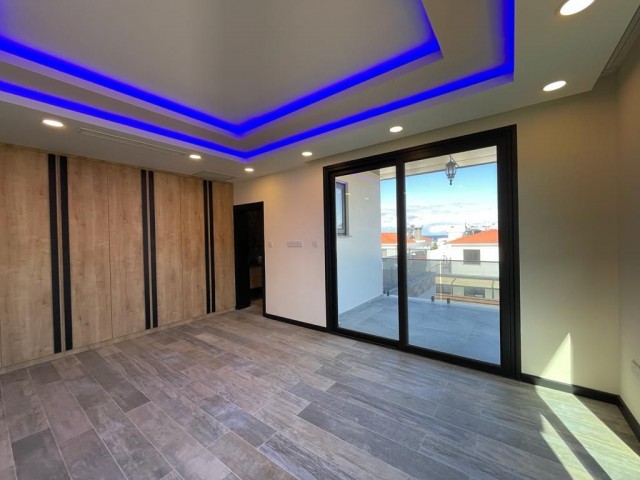 ULTRA LU LLOGARA 4 + 1 VILLA ZUM VERKAUF IN KYRENIA EDREMIT! ** 