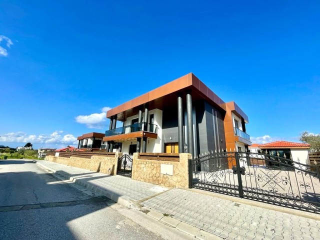 ULTRA LU LLOGARA 4 + 1 VILLA ZUM VERKAUF IN KYRENIA EDREMIT! ** 