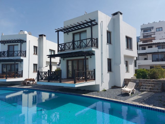 VILLA IN A SITE IN A GREAT LOCATION FOR SALE IN ALSANCAK! ** 