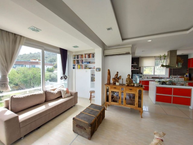 TRIPLEX VILLA FOR SALE IN EXCELLENT LOCATION IN EDREMIT! ** 