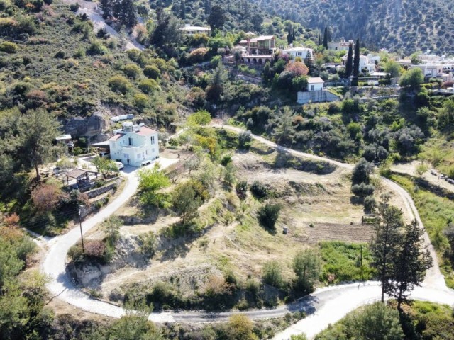 VILLA ZUM VERKAUF IN ILGAZ MIT HERRLICHEM BERG-UND MEERBLICK! ** 