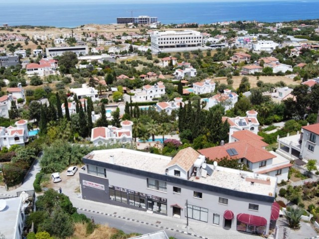 GESCHÄFTE UND 2+1 WOHNUNGEN ZUM VERKAUF AN DER BELEBTEN HAUPTSTRAßE IN CHATALKÖY! ** 