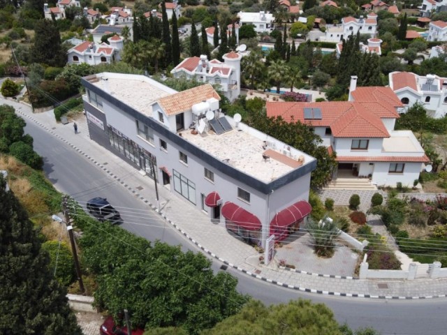 GESCHÄFTE UND 2+1 WOHNUNGEN ZUM VERKAUF AN DER BELEBTEN HAUPTSTRAßE IN CHATALKÖY! ** 