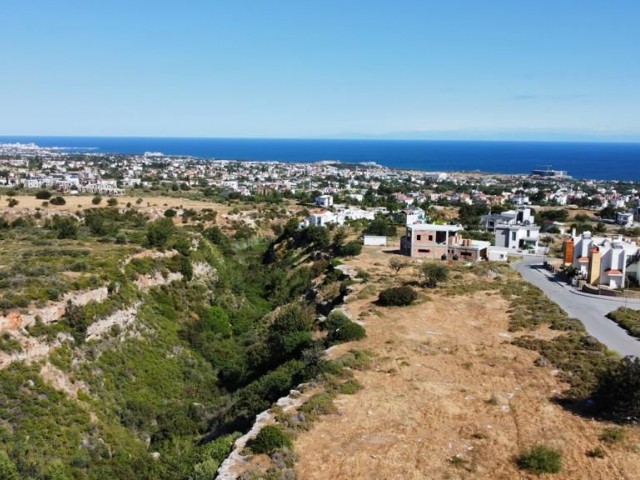 A Decapitated PLOT WITH MOUNTAIN AND SEA VIEWS FOR SALE IN THE KYRENIA ÇATALKÖY REGION! ** 