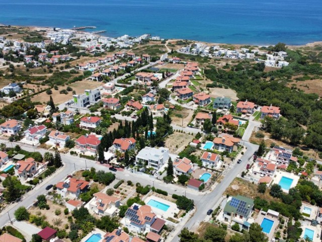 GRUNDSTÜCK ZUM VERKAUF IN KYRENIA / CHATALKÖY ZU FUß VOM MEER ENTFERNT! ** 