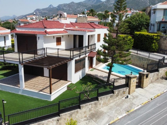 4 + 1 VILLA WITH A WONDERFUL GARDEN AND A PRIVATE POOL IN THE BELLAPAIS DISTRICT OF KYRENIA! ** 