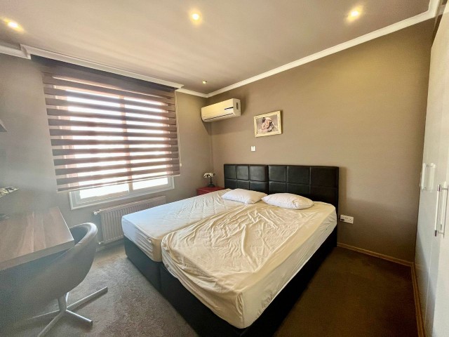 LUXUS MÖBLIERTE DREI-ZIMMER-PENTHOUSE ZUM VERKAUF IM ZENTRUM VON KYRENIA! ** 