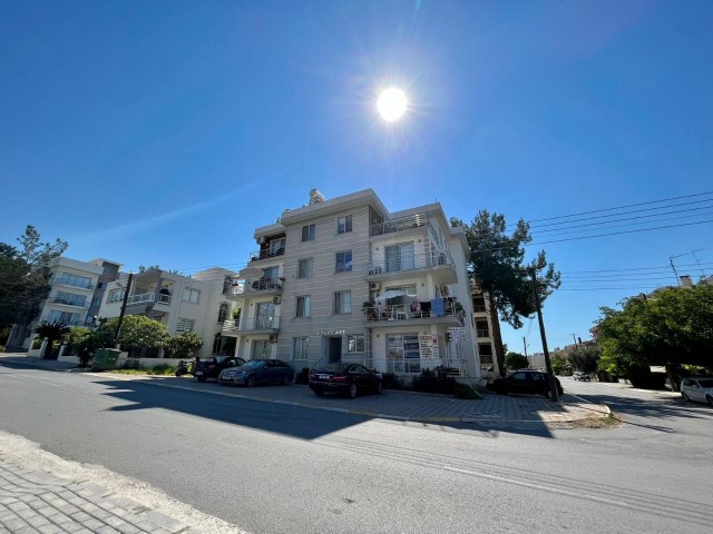 LUXUS MÖBLIERTE DREI-ZIMMER-PENTHOUSE ZUM VERKAUF IM ZENTRUM VON KYRENIA! ** 