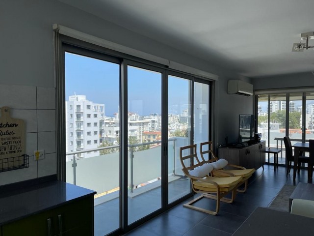 3 + 1 PENTHOUSE ZUM VERKAUF MIT GROßER TERRASSE IM ZENTRUM VON KYRENIA ** 