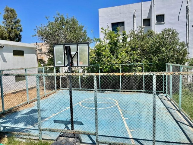 3+1 WOHNUNG ZUM VERKAUF IM GARTEN STOCK IM ZENTRUM VON KYRENIA MIT POOL ** 