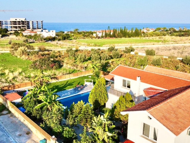 Girne çatalköy Satılık 4+2 Deniz Kenarı Lüks villa!