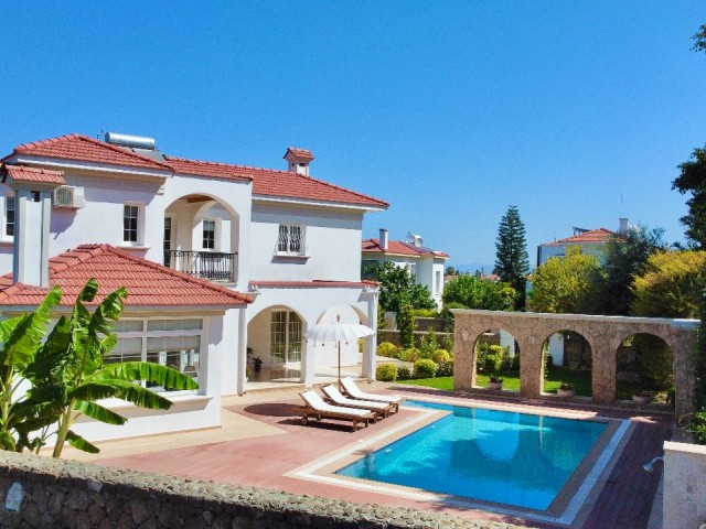 Girne Bellapais Bölgesinde Çok özel Satılık 3+2 Villa !