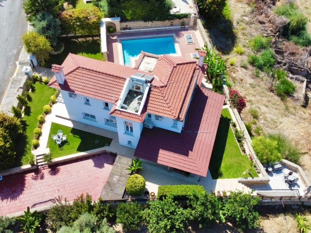 3 + 2 Villa zum Verkauf in Kyrenia Bellapais! ** 