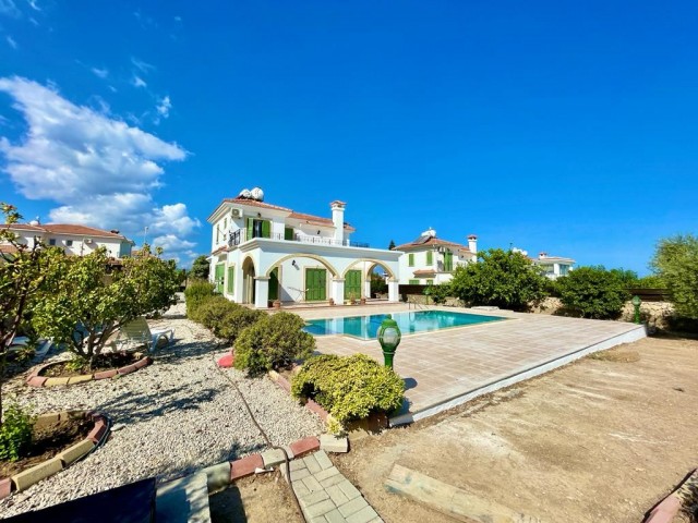 Villa mit Pool zu vermieten in Kyrenia Ozanköy ! ** 