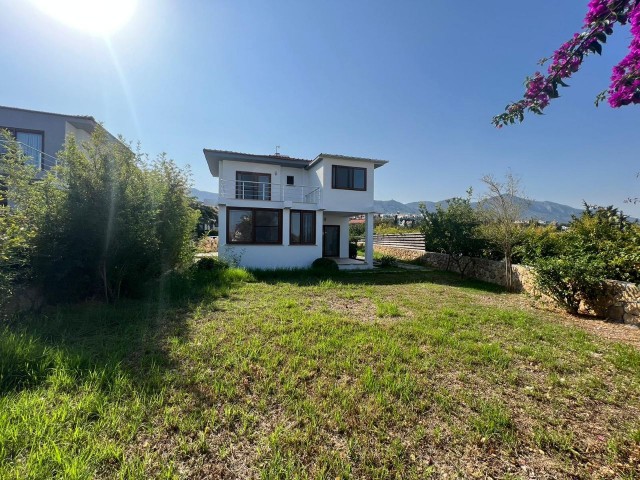 VILLA MIT BERG- UND MEERBLICK IN ÇATALKÖY ZU VERKAUFEN!