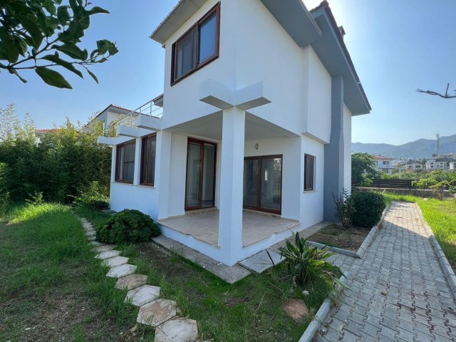 VILLA MIT BERG- UND MEERBLICK IN ÇATALKÖY ZU VERKAUFEN!