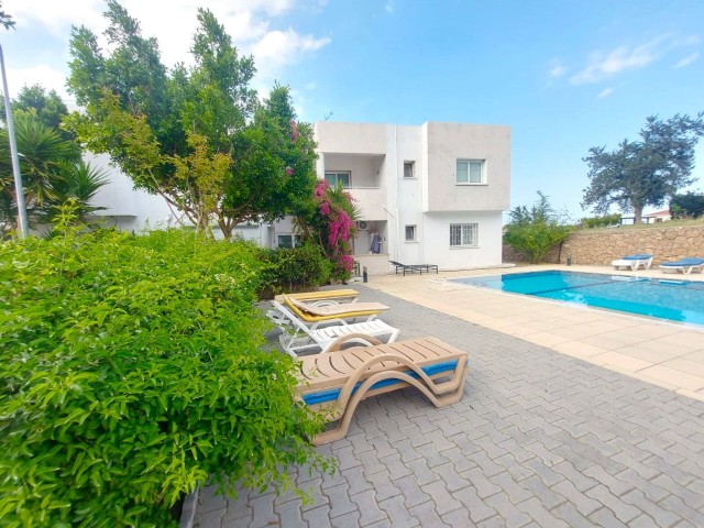 2+1 Luxury Apartment for Sale in Edremit with Roof Terrace and Great Views in a Well-Kept Complex with Pool. . 