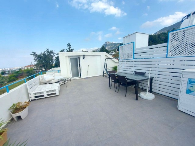 2+1 Luxury Apartment for Sale in Edremit with Roof Terrace and Great Views in a Well-Kept Complex with Pool. . 