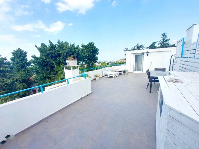 2+1 Luxus-Wohnung zum Verkauf in Edremit mit Pool und Dachterrasse in einer gepflegten Anlage mit Dachterrasse und toller Aussicht. . 