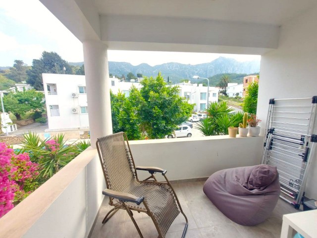 2+1 Luxury Apartment for Sale in Edremit with Roof Terrace and Great Views in a Well-Kept Complex with Pool. . 