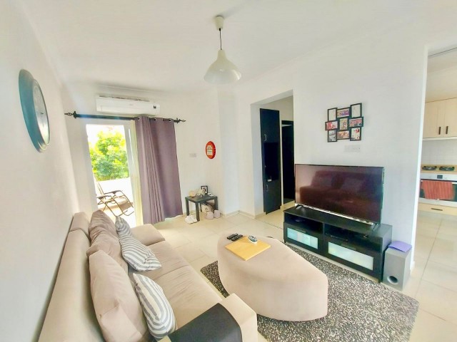 2+1 Luxury Apartment for Sale in Edremit with Roof Terrace and Great Views in a Well-Kept Complex with Pool. . 