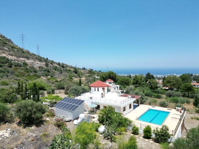 4+1 Villa mit toller Aussicht in der Gegend von Girne Ciglos!