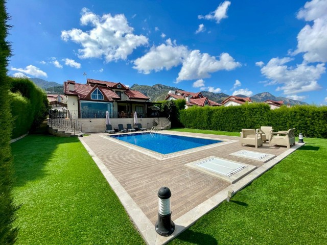 Freistehende Villa mit privatem Pool zum VERKAUF in wunderschöner Lage in der Region Kyrenia Çatalköy, umgeben von Natur.