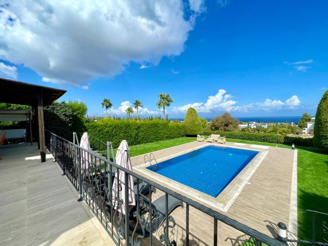 Freistehende Villa mit privatem Pool zum VERKAUF in wunderschöner Lage in der Region Kyrenia Çatalköy, umgeben von Natur.