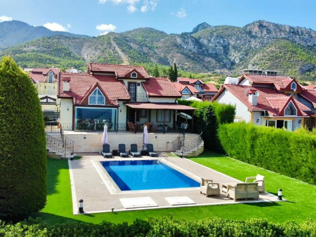 Freistehende Villa mit privatem Pool zum VERKAUF in wunderschöner Lage in der Region Kyrenia Çatalköy, umgeben von Natur.