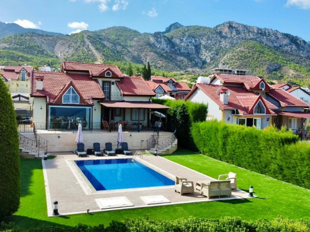 Freistehende Villa mit privatem Pool zum VERKAUF in wunderschöner Lage in der Region Kyrenia Çatalköy, umgeben von Natur.