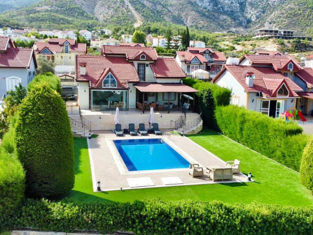 Freistehende Villa mit privatem Pool zum VERKAUF in wunderschöner Lage in der Region Kyrenia Çatalköy, umgeben von Natur.