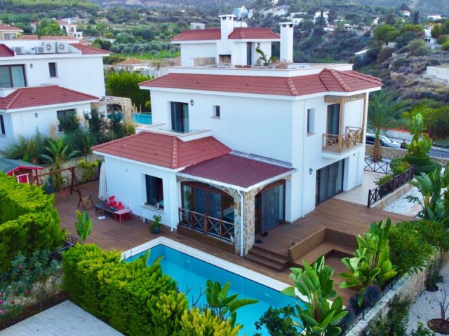 Möblierte 4+1 Luxusvilla zum Verkauf in Bellapais, einer der speziellsten Regionen von Kyrenia, Zypern!