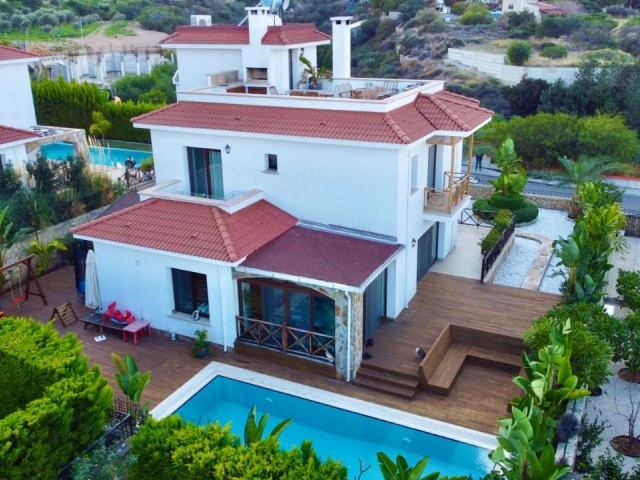 Möblierte 4+1 Luxusvilla zum Verkauf in Bellapais, einer der speziellsten Regionen von Kyrenia, Zypern!