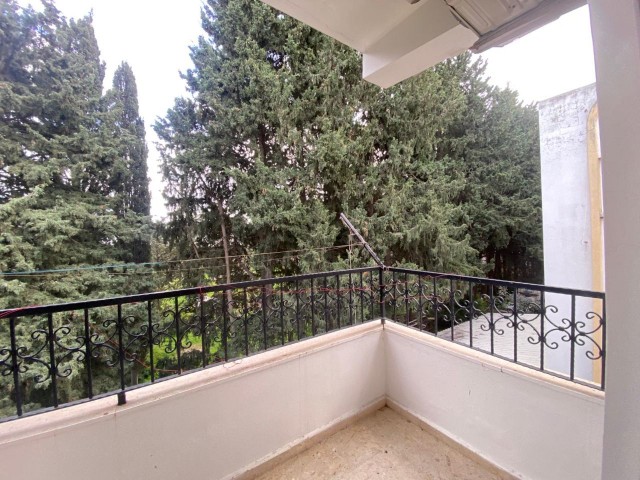 3+1 FLAT FOR SALE IN KYRENIA CENTER