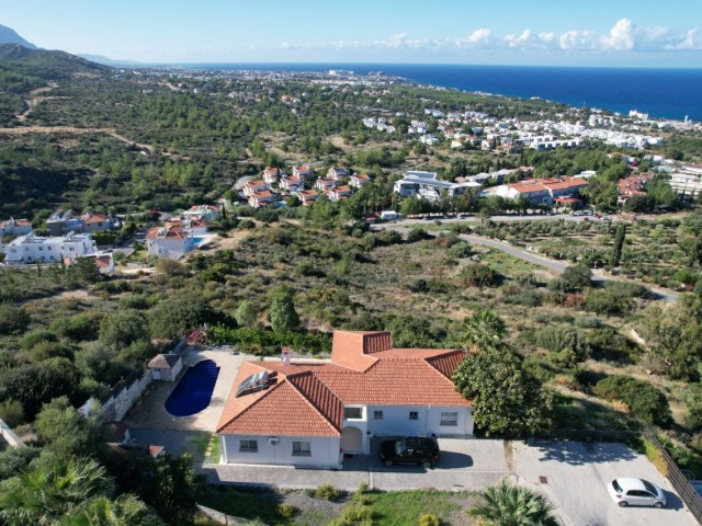 🍀DETACHED VILLA FOR SALE in Edremit with a stunning sea view and a private swimming pool..