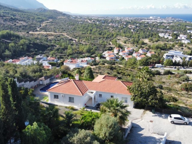 🍀FRISTIGE VILLA ZU VERKAUFEN in Edremit mit atemberaubendem Meerblick und privatem Pool.