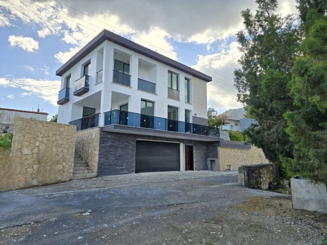 🍀 Brandneue Triplex-Villa mit atemberaubendem Meerblick in Kyrenia – Alsancak, bereit für die schlüs