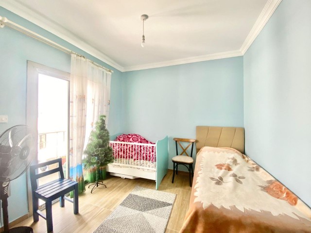 3+1-WOHNUNG ZUM VERKAUF IN ALSANCAK, ZYPERN, MIT EINEM ATEMBERAUBENDEN BERGBLICK UND MEERBLICK, WEIT ENTFERNUNG VON NECAT BRITISH UND MERIT HOTELS. Alles, was Sie brauchen, ist zu Fuß erreichbar