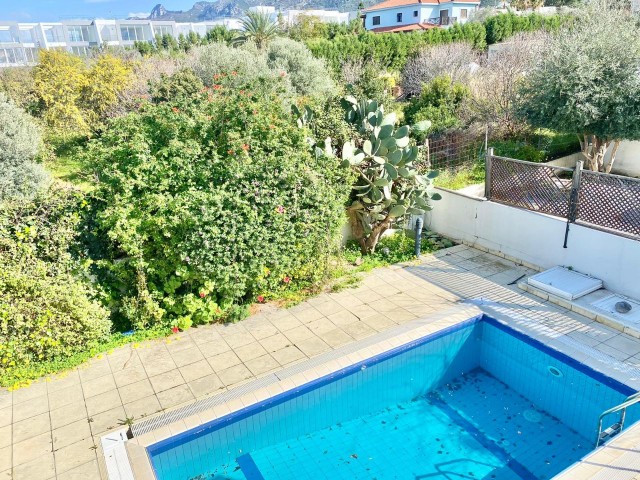 3+1 VILLA FOR SALE WITH POOL AND LARGE ROOF TERRACE IN TRNC GIRNE DOGANKOY, WALKING DISTANCE TO THE OLD SCHOOL AND EVERYTHING YOU NEED, 5 MINUTES TO MARKETS, PUBLIC TRANSPORTATION AND RESTAURANTS.