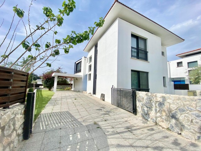 3+1 VILLA FOR SALE WITH POOL AND LARGE ROOF TERRACE IN TRNC GIRNE DOGANKOY, WALKING DISTANCE TO THE OLD SCHOOL AND EVERYTHING YOU NEED, 5 MINUTES TO MARKETS, PUBLIC TRANSPORTATION AND RESTAURANTS.