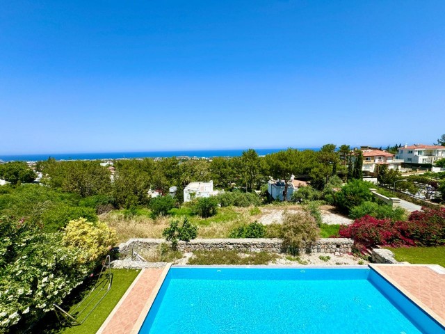 4+2 Villa zum Verkauf in Zeytinlik, Kyrenia, Nordzypern. Die Villa liegt in der Gegend von Zeytinlik und bietet einen Panoramablick.