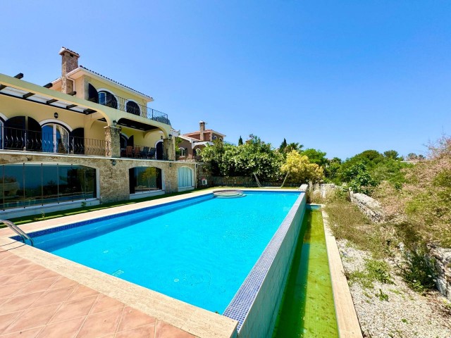 4+2 Villa zum Verkauf in Zeytinlik, Kyrenia, Nordzypern. Die Villa liegt in der Gegend von Zeytinlik und bietet einen Panoramablick.