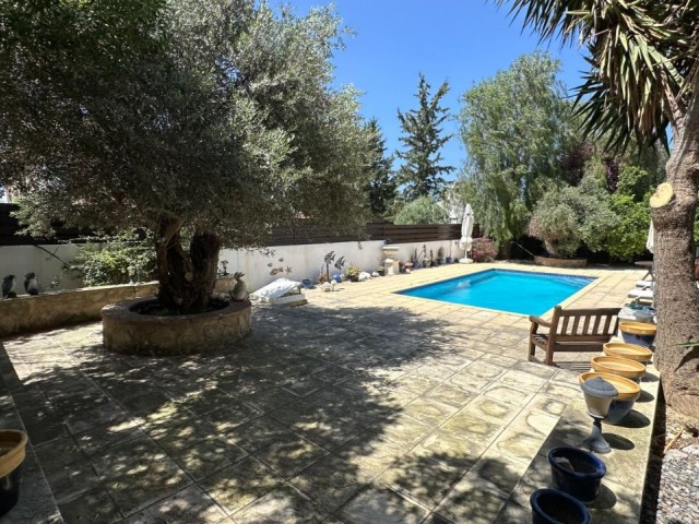 🍀Duplex-Villa mit privatem Pool zum VERKAUF in einem 1 Dekaden großen, völlig freistehenden Garten in Ozanköy, Kyrenia.