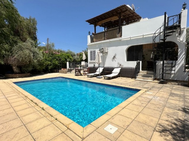 🍀Duplex-Villa mit privatem Pool zum VERKAUF in einem 1 Dekaden großen, völlig freistehenden Garten in Ozanköy, Kyrenia.