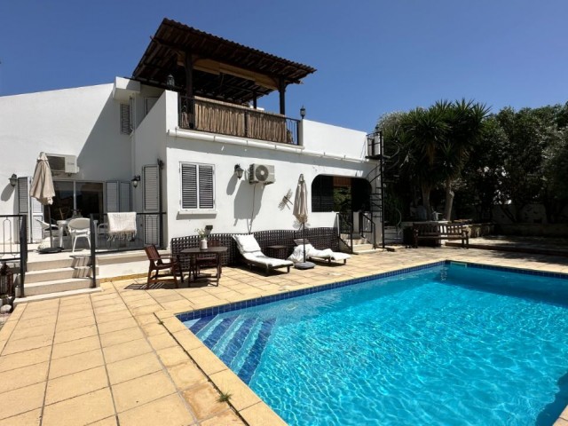 🍀Duplex-Villa mit privatem Pool zum VERKAUF in einem 1 Dekaden großen, völlig freistehenden Garten in Ozanköy, Kyrenia.