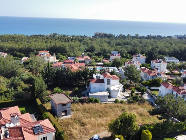 🍀Girne / Alsancak'ta villa yapımına uygun , nezih bir konumda Çıkarma plajı ve Milli parka yürüyüş mesafesinde 1,362 m2 büyüklüğünde SATILIK ARSA ..