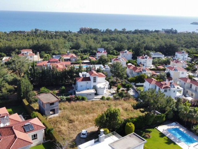 🍀1,362 m2 LAND FOR SALE in Kyrenia / Alsancak, suitable for villa construction, in a decent location, within walking distance to the extraction beach and the National park..