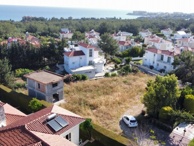 🍀Girne / Alsancak'ta villa yapımına uygun , nezih bir konumda Çıkarma plajı ve Milli parka yürüyüş mesafesinde 1,362 m2 büyüklüğünde SATILIK ARSA ..