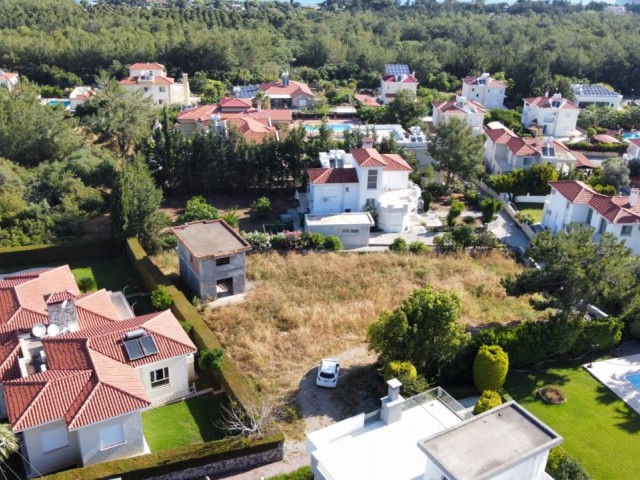 🍀1,362 m2 LAND FOR SALE in Kyrenia / Alsancak, suitable for villa construction, in a decent location, within walking distance to the extraction beach and the National park..